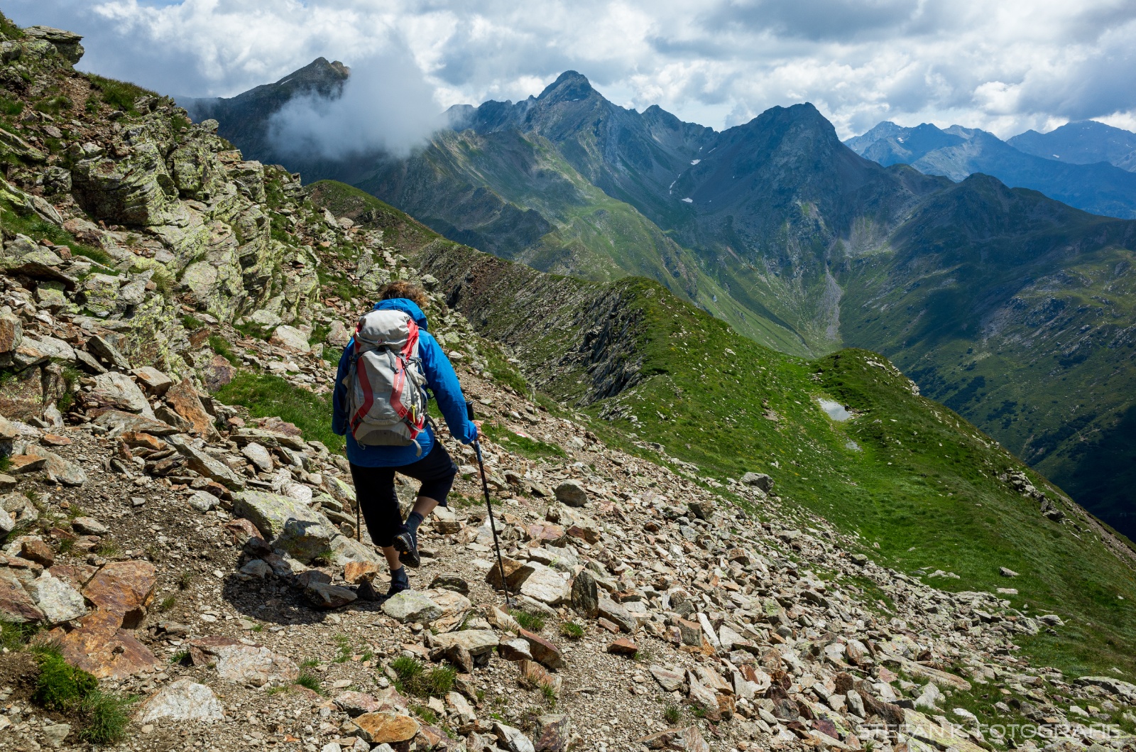Vorsichtiges Gehen im Geröll